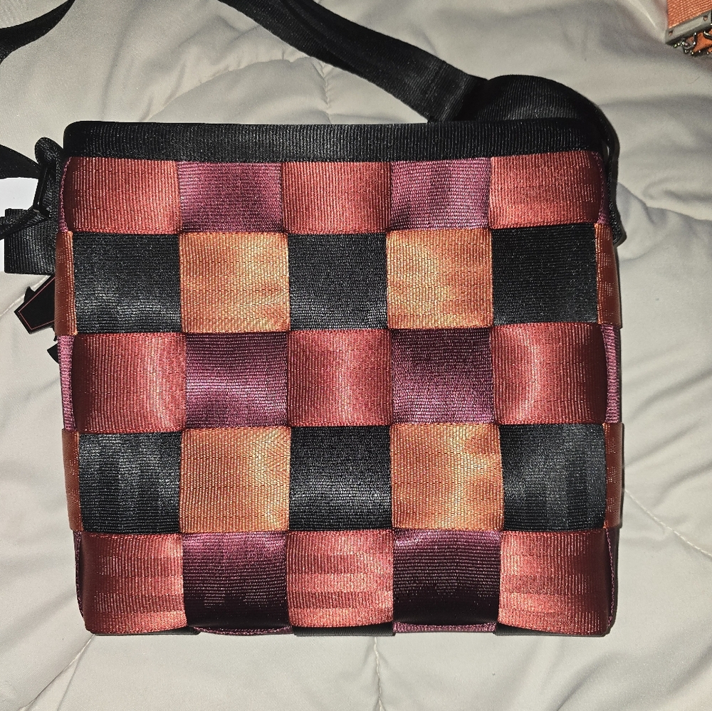 Harveys Small Cross.body In Vamp